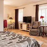 Dvor Tacen Couette-café 4*