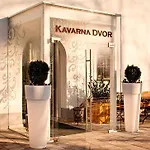 Dvor Tacen Couette-café Ljubljana
