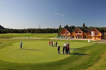 Dvor Tacen 4* Liubliana