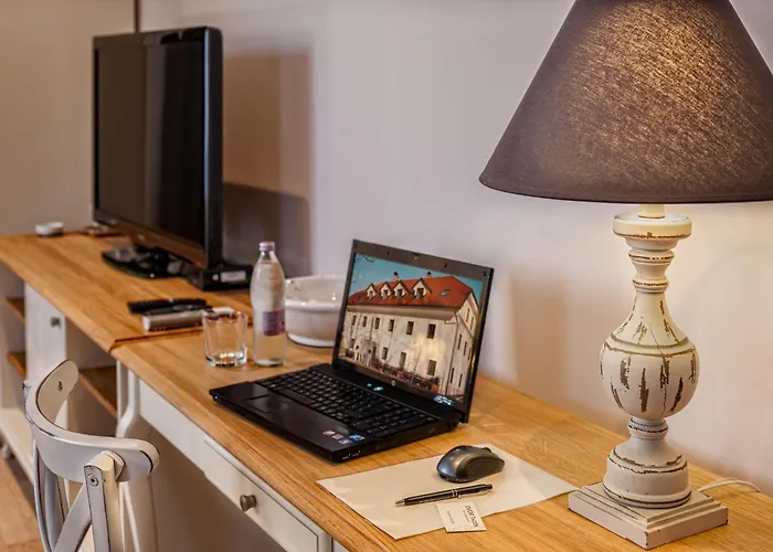 Dvor Tacen Bed and Breakfast