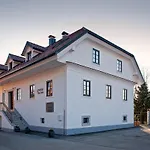 Dvor Tacen 4* Ljubljana