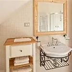 Dvor Tacen Nočitev z zajtrkom 4*