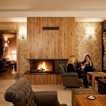 Dvor Tacen Ljubljana