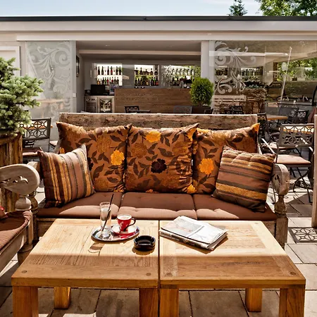 Dvor Tacen Bed and Breakfast Λιουμπλιάνα