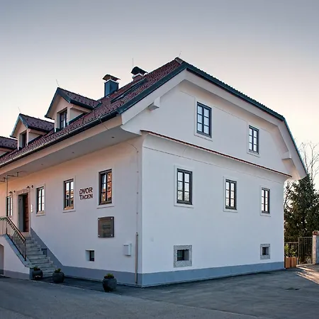 Dvor Tacen Bed & Breakfast 4*