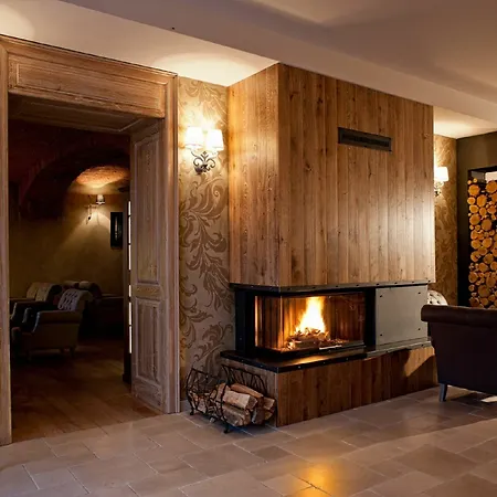 Dvor Tacen Bed & Breakfast 4*