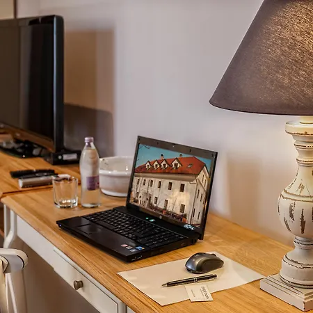 Dvor Tacen Bed & Breakfast