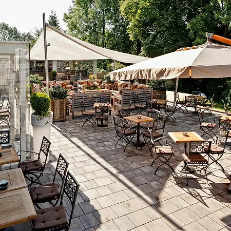 Dvor Tacen Bed & Breakfast 4*