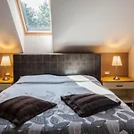 Frühstückspension Dvor Tacen 4*