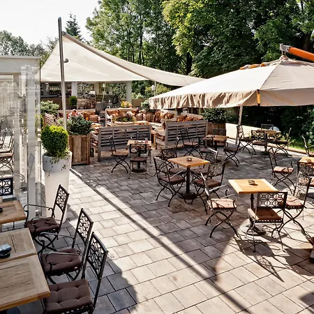 Dvor Tacen 4* Lublaň